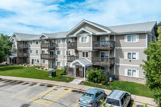 Building Photo - Oak Crossing