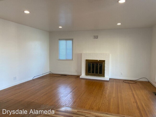 Building Photo - 3 br, 2 bath House - 18410 Plymouth