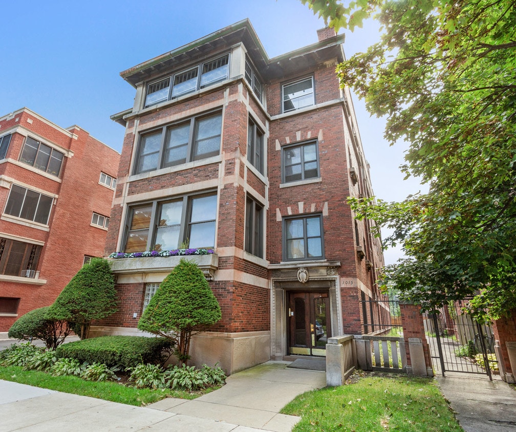 Front of Building - 1015 E Hyde Park Blvd