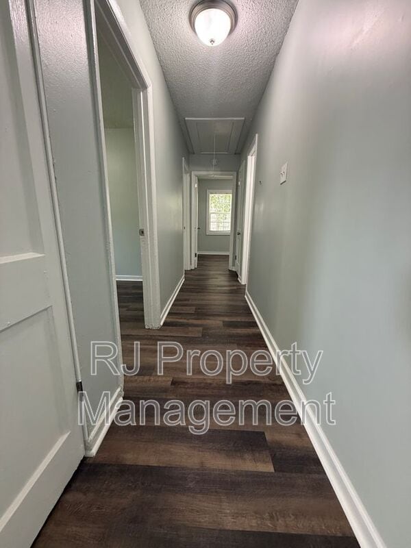Foto del edificio - 332 Flynn Rd