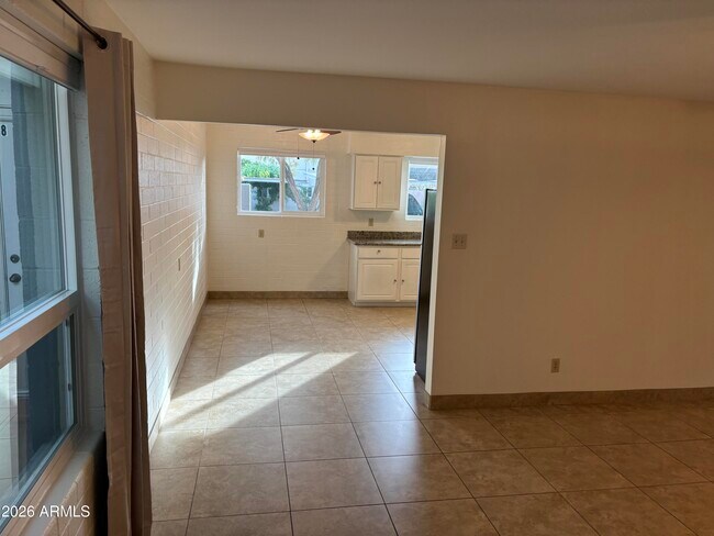 Building Photo - 4111 E Camelback Rd