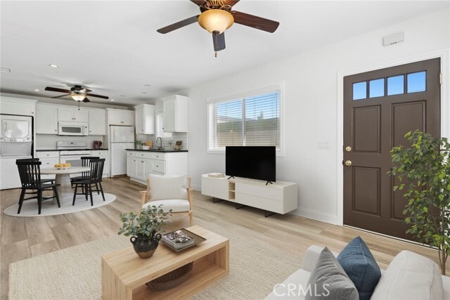 Building Photo - 2225 Santa Ana Ave