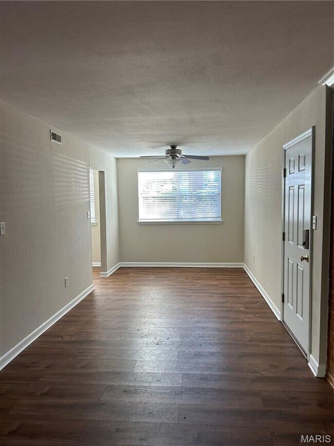 Foto del edificio - 1951 Greenpoint Dr