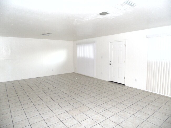Foto del edificio - 11792 W Larkspur Rd
