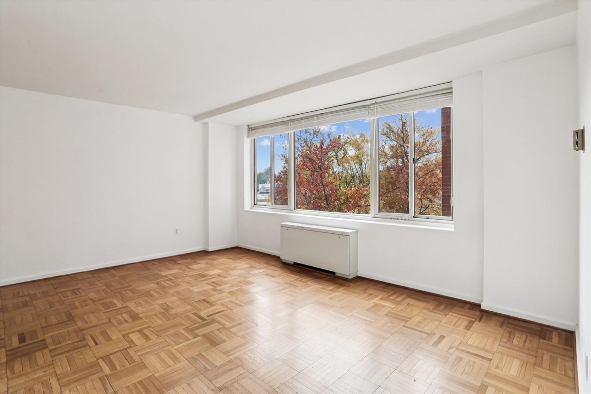 Foto del edificio - 4000 Tunlaw Rd NW