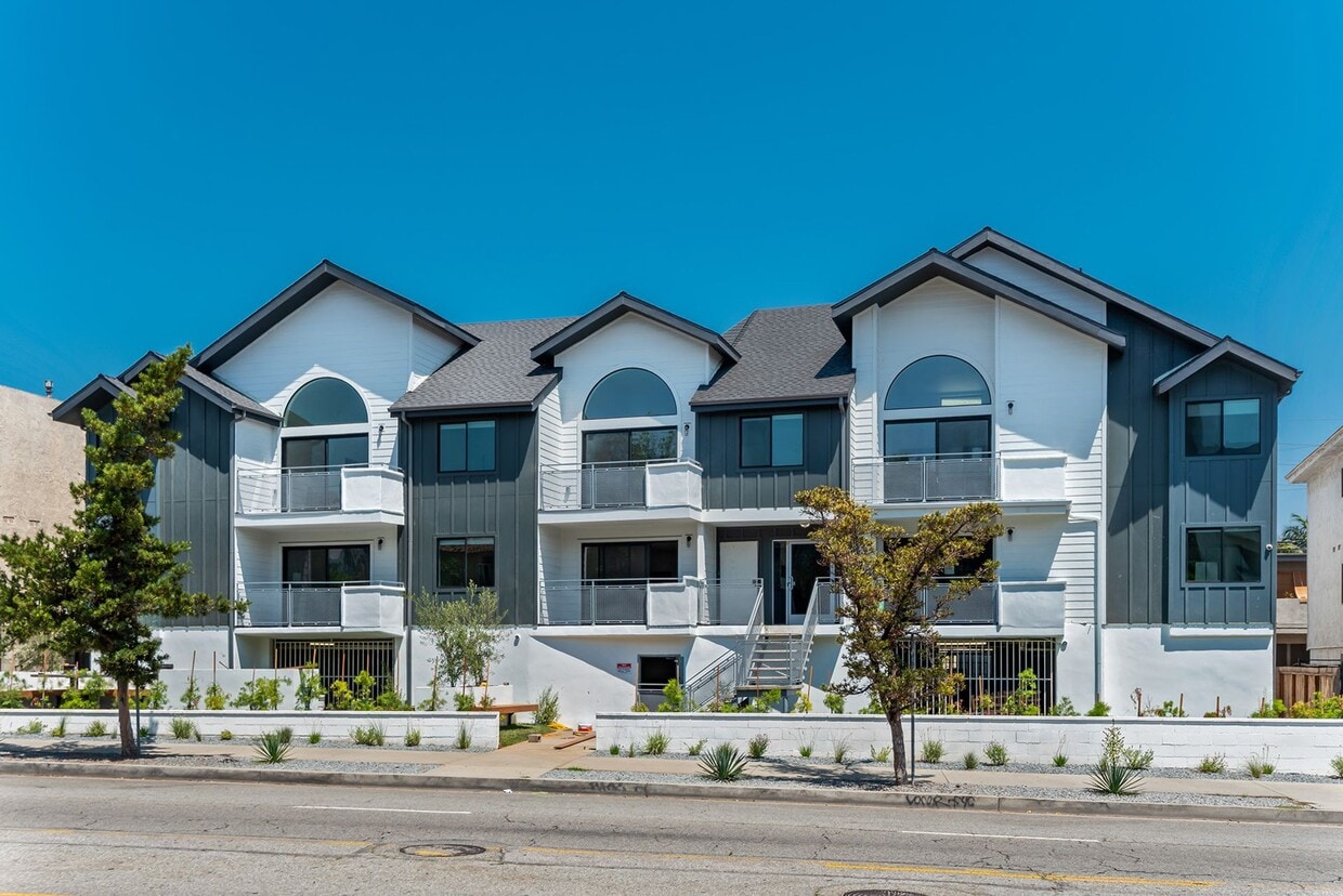 Building Photo - 1546 Bundy Drive