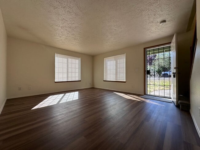 Building Photo - 355 6th St