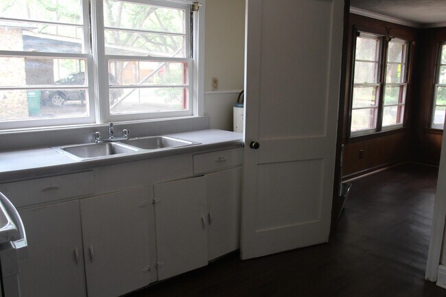 Foto del edificio - 724 Pine Ave