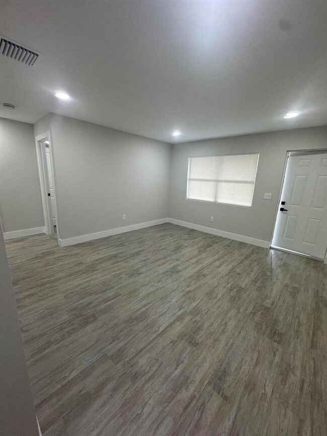 Building Photo - 2590 Hayden Dr