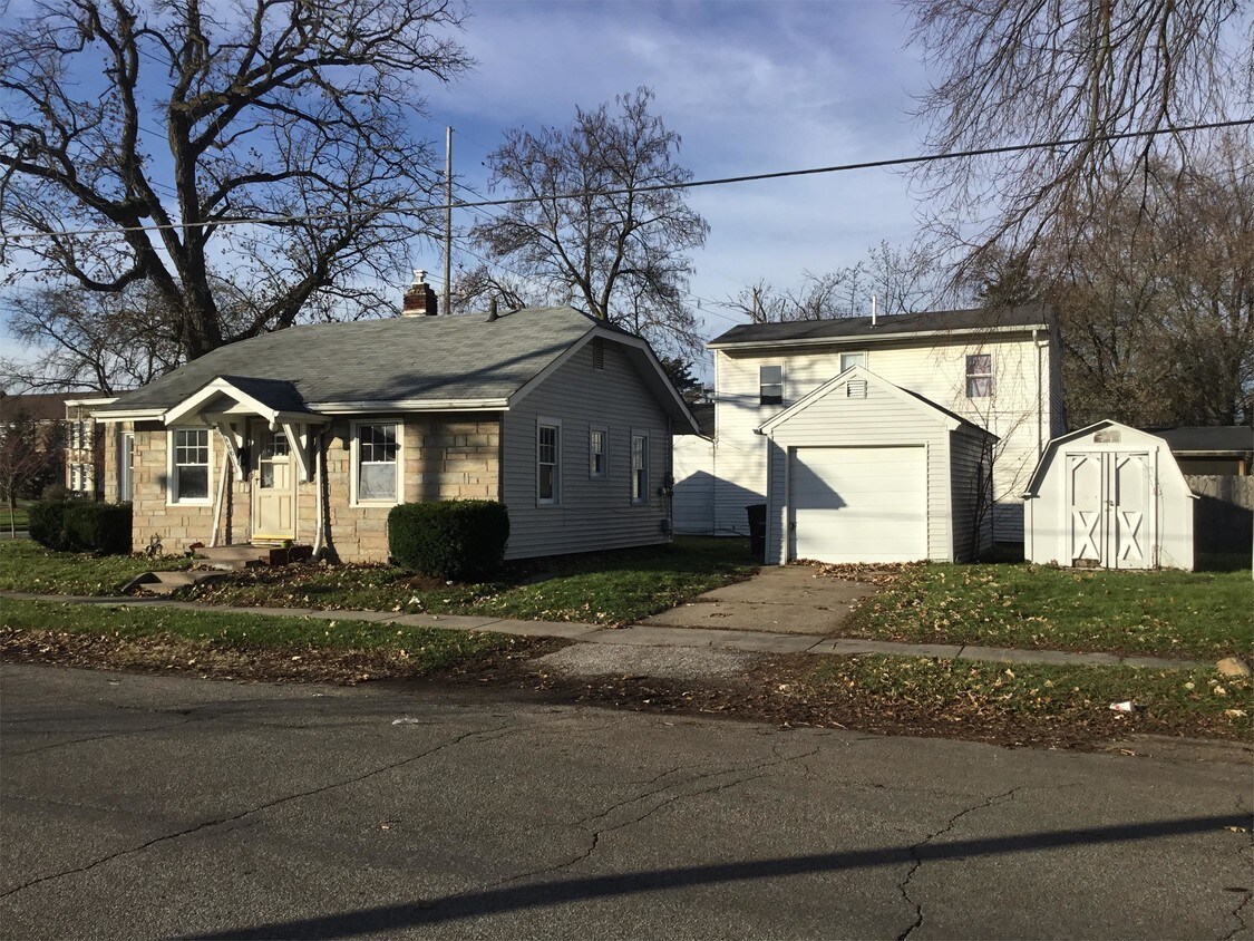 Primary Photo - 400 W Lusher Ave