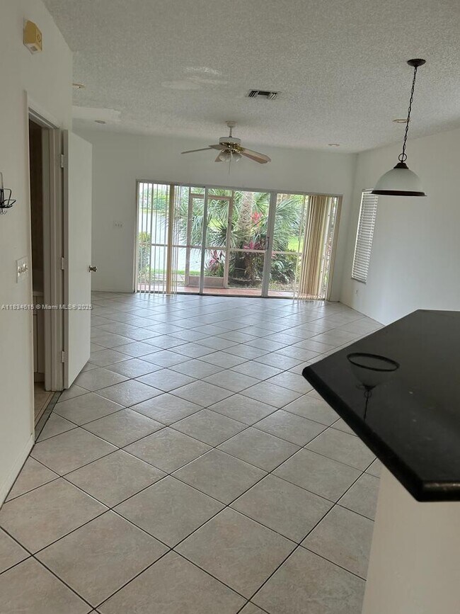 Foto del edificio - 12186 SW 5th Ct