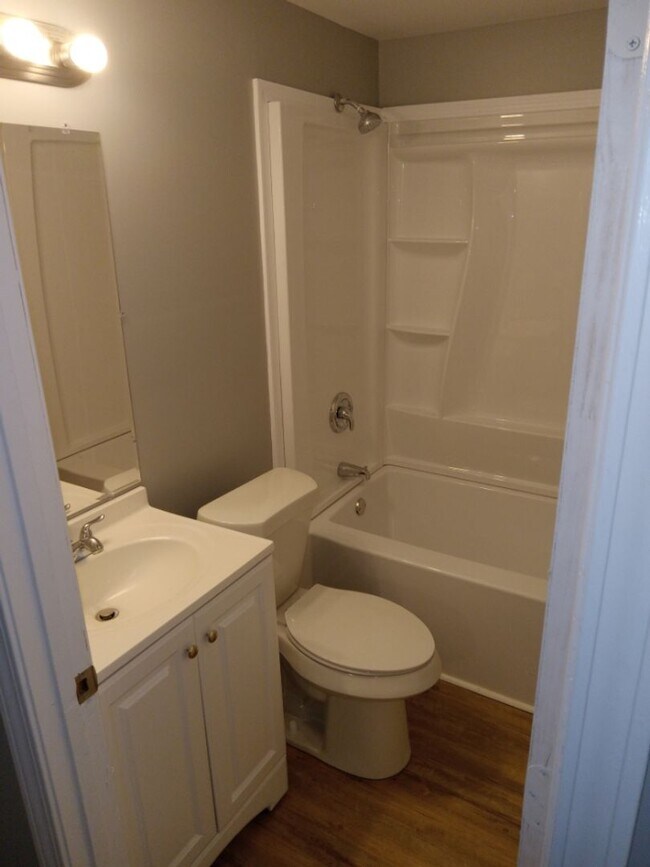 Building Photo - NEWNAN- 2 Bedroom 1 Bath 26 Domineck St