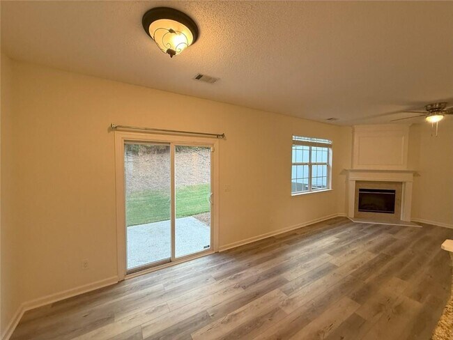 Foto del edificio - 414 Weatherstone Pl