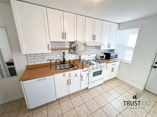 Photo - 2834 E Venango St House