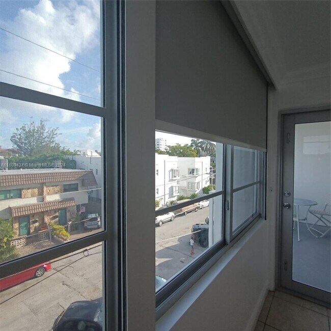 Building Photo - 8000 Harding Ave