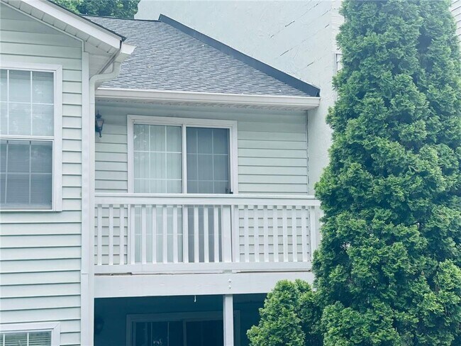 Building Photo - 1917 Brian Way