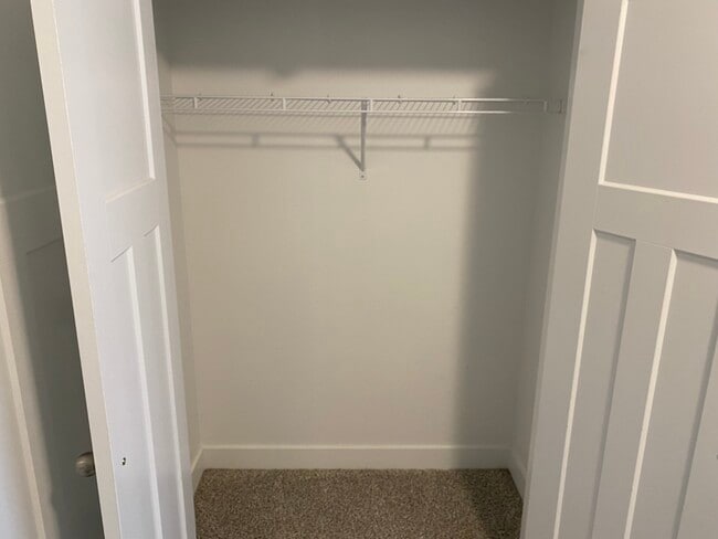 Building Photo - FAROOQUI D-202