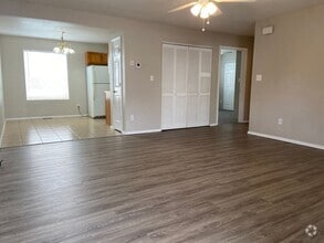 Building Photo - 502 Twin Oaks