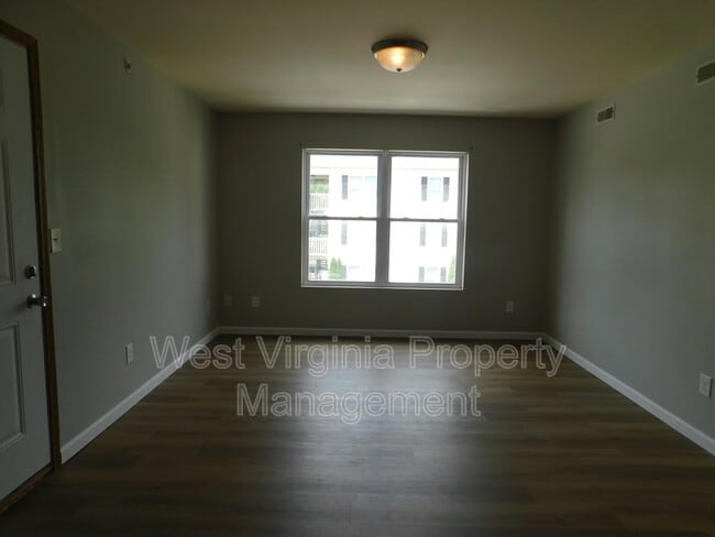 Building Photo - 212 Cardinal Wy