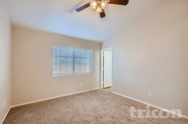 Foto del edificio - 14514 S Amado Blvd