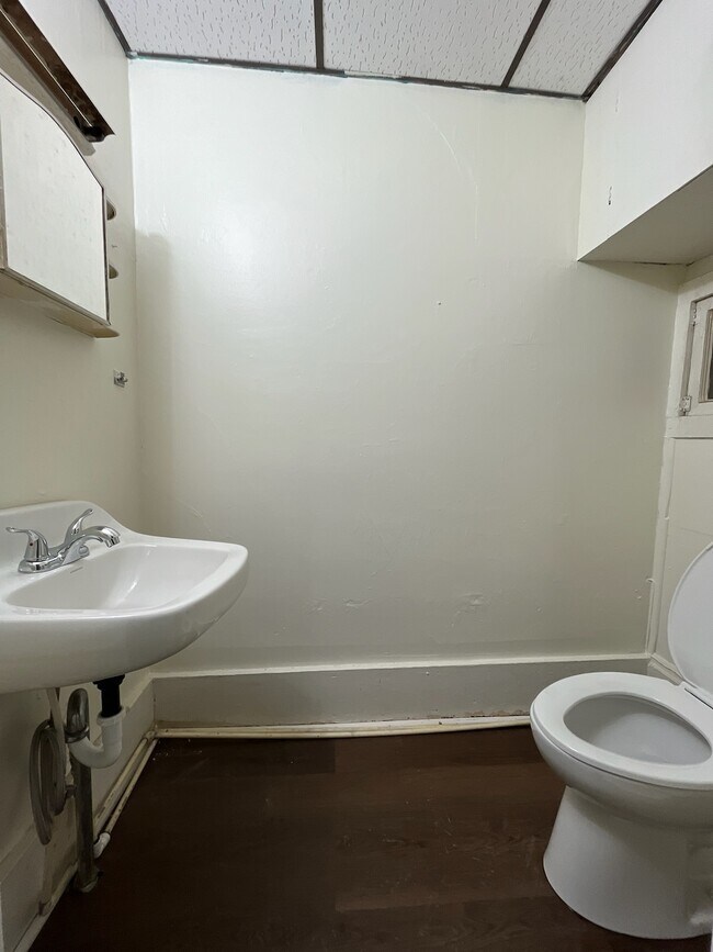 Building Photo - 104 Lake St