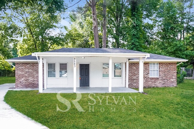 Foto del edificio - The living is easy in this 3 bedroom, 1.5 ...