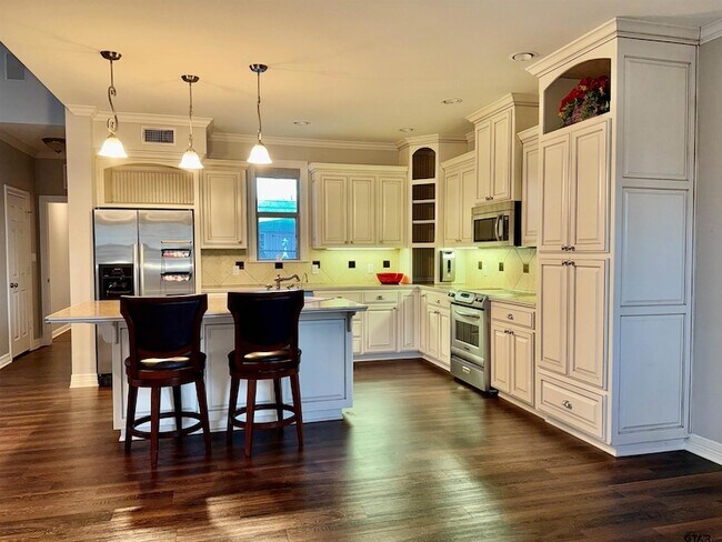 Foto del edificio - 3815 Holly Ridge Dr