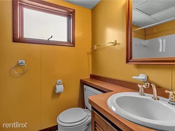 Building Photo - 3 br, 2 bath House - 99 W Hazeltine Ave