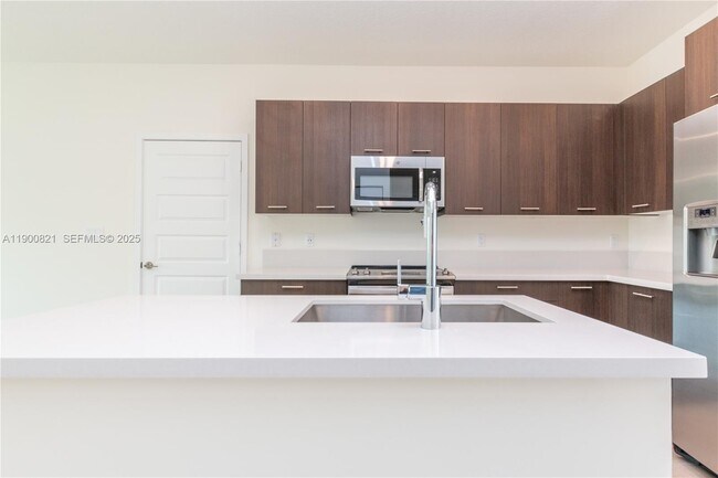 Foto del edificio - 4640 NW 84th Ave