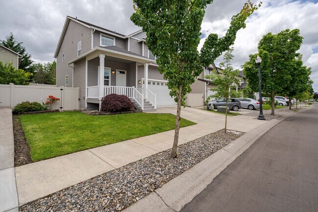 Photo - 4 Bedroom 2.5 Bath with fenced backyard wi... House