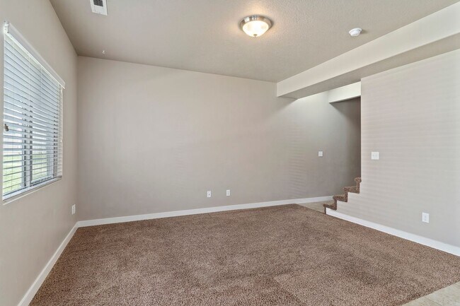 Foto del edificio - 3 Bed 2.5 Bath Layton Townhome