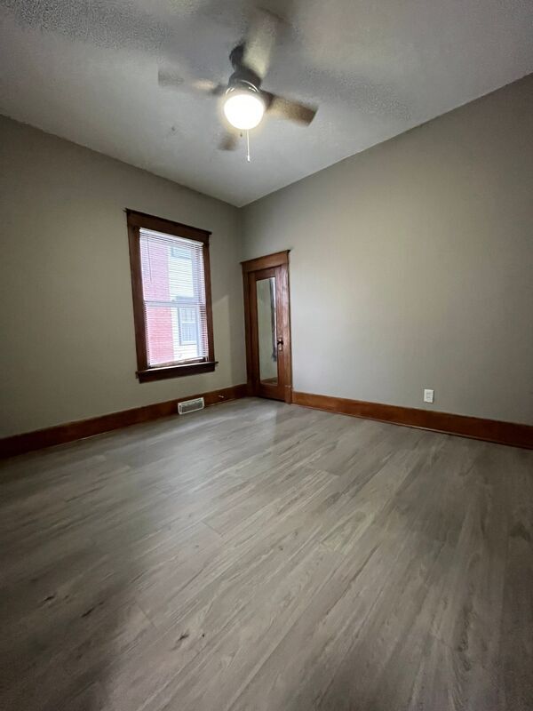 Building Photo - 2049 Worthington Ave