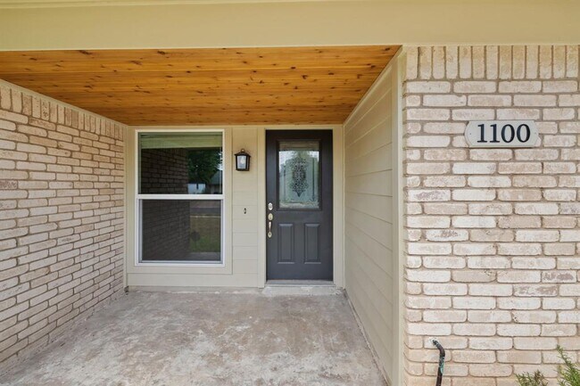 Foto del edificio - 1100 Red Cliff Dr