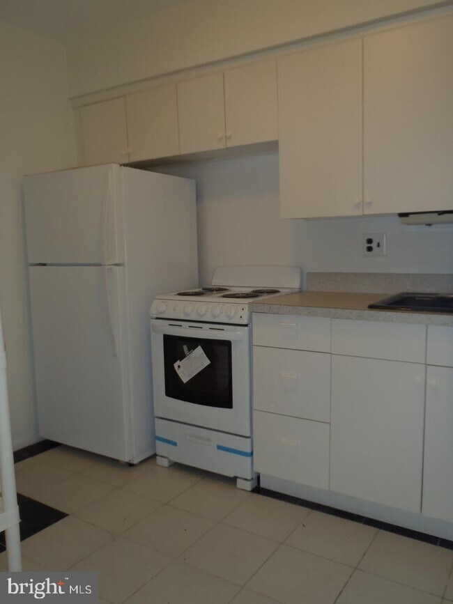 Foto del edificio - 302 River Rd