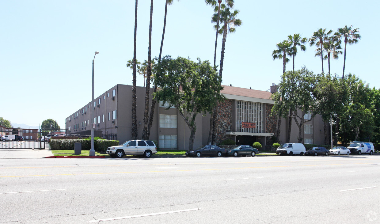 Primary Photo - 7730 Woodman Ave