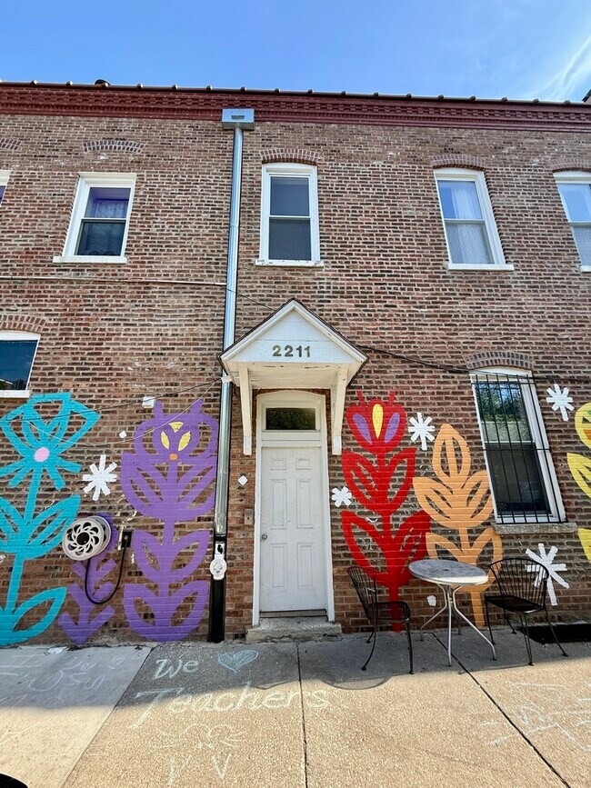 Foto del edificio - 2211 W McLean Ave