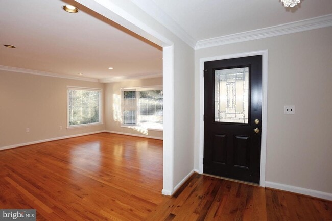 Foto del edificio - Wonderfull move-in ready property in a great Bethesda location