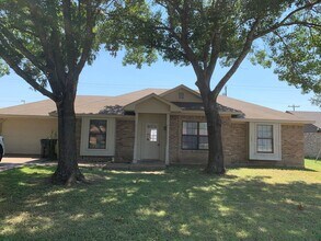 Building Photo - 205 Lee Ln