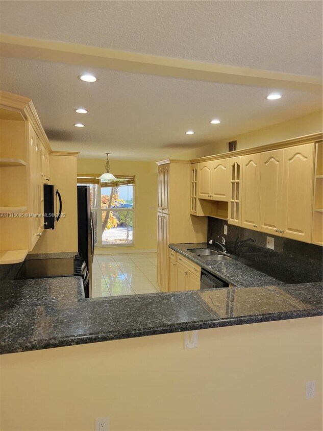Primary Photo - 2750 N 34th Ave