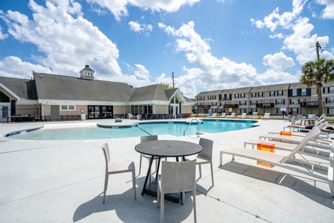 Building Photo - 1051 Southern Dr