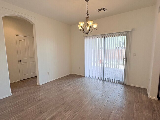 Foto del edificio - 4 bed/3bath in desirable Paseo Del Rio Community