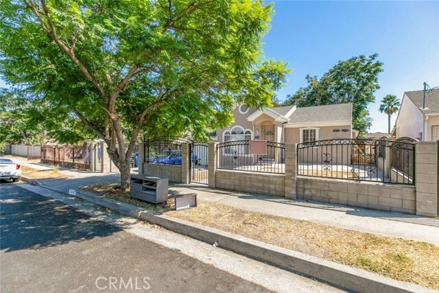 Foto principal - 12716 Hart St