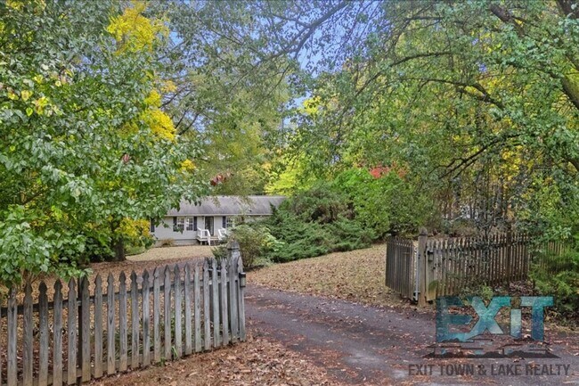 Building Photo - Lakefront Rental in Long Branch Shores