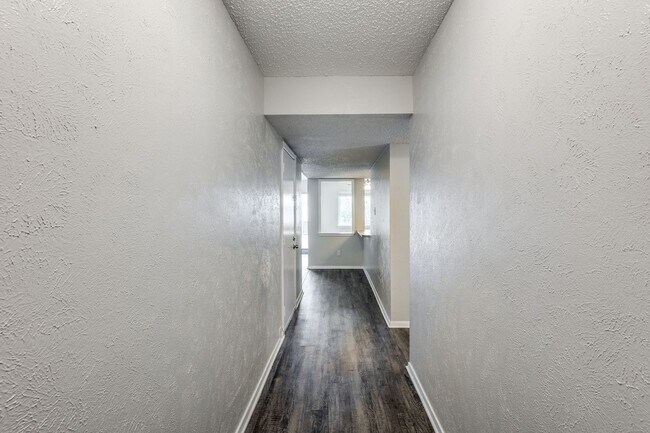 Building Photo - Charming Home in Established Community wit...
