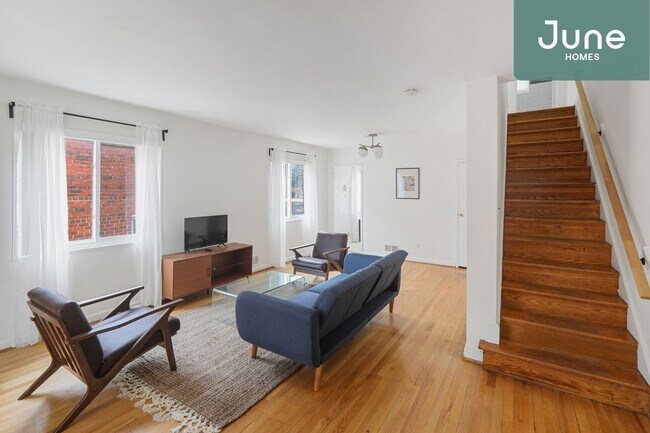 Foto del edificio - ROOM ONLY in 4-bed/2.5-bath Home