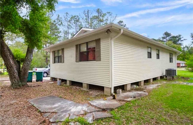 Building Photo - 206 Sunset Dr