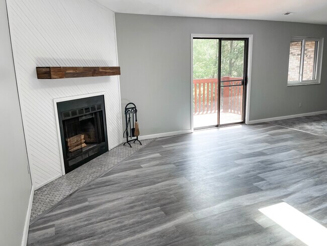 Foto del edificio - 9564 Woodland Hills Dr