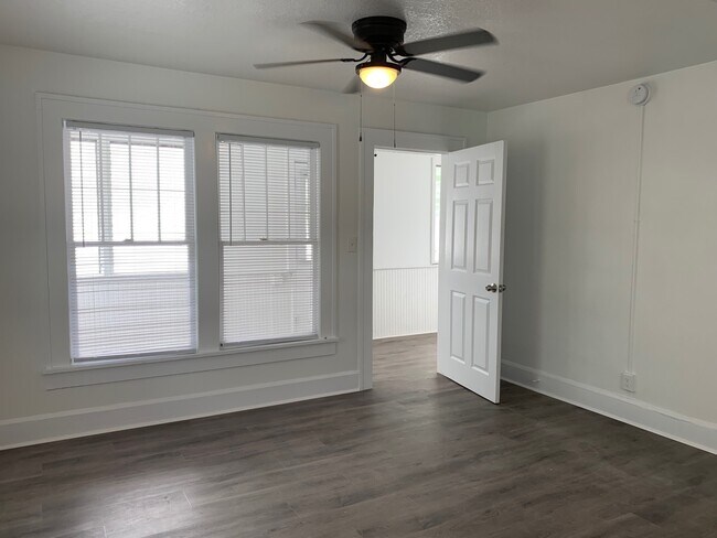 Foto del edificio - 2 Bed/1 Bath - Unit 12