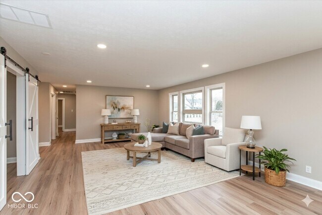 Foto del edificio - 707 Daffon Dr