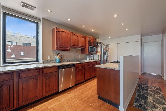 Foto del edificio - 2950 N Lincoln Ave